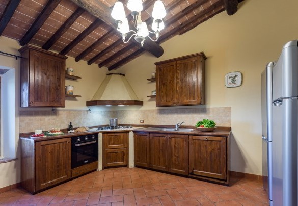 La cucina attrezzata al primo piano - Villa Stroncoli
