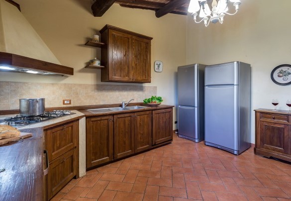 La cucina attrezzata al primo piano - Villa Stroncoli
