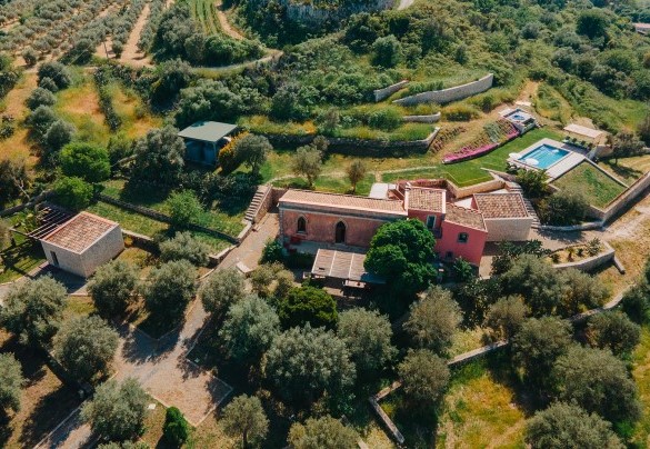 Gravel paths lined with ornamental plants connect the various structures with the swimming pool and outdoor dining area - Villa Sumac