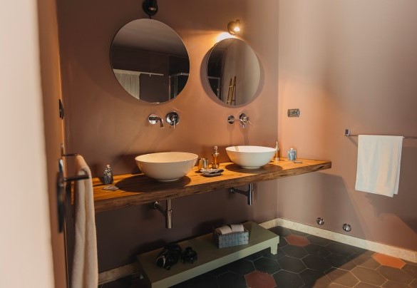 En suite bathroom n.2 with tub and shower - Villa Sumac
