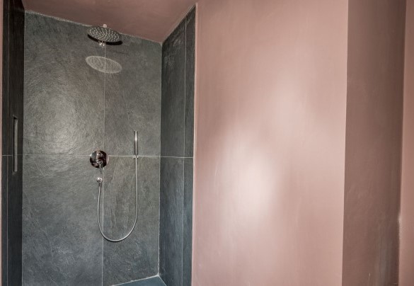 The ensuite bathroom n.3 with a shower in Annex 2 - Villa Sumac