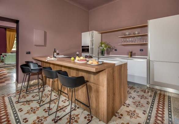 The modern kitchen with a counter - Villa Sumac