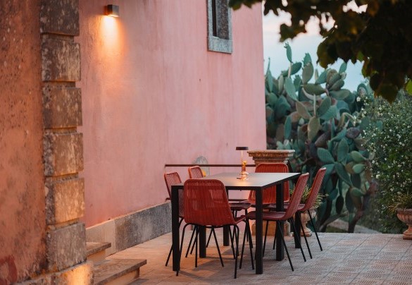 The tables on the terrace - Villa Sumac