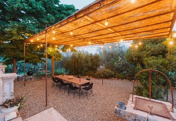 The gazebo illuminated in the courtyard - Villa Sumac