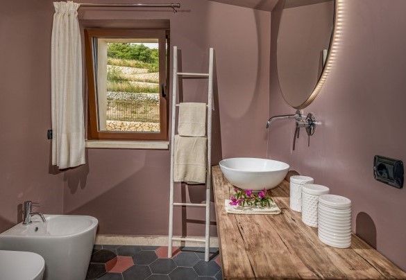 The ensuite bathroom n.1 with shower - Villa Sumac