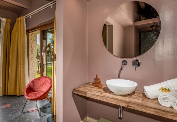 The ensuite bathroom n.3 with a shower in Annex 2 - Villa Sumac