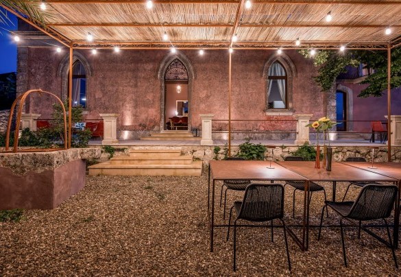 The fully illuminated courtyard - Villa Sumac