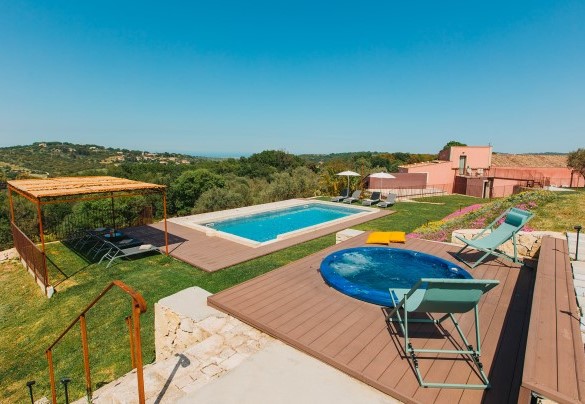 The hot tub next to the pool - Villa Sumac - Villa Sumac