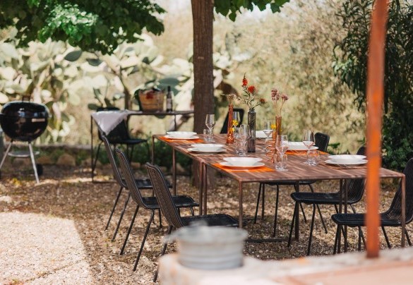 The main villa and its outdoor dining area shaded by the gazebo - Villa Sumac