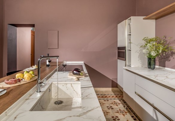 The modern kitchen with a counter - Villa Sumac
