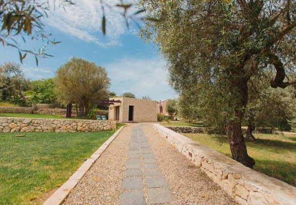The driveway to the Annex 2 - Villa Sumac