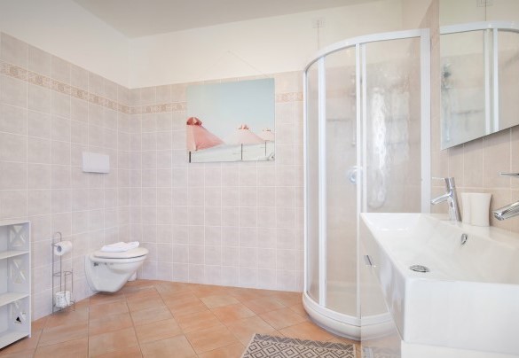 Bathroom with shower ensuite the double bedroom (1) - Villa Sybille