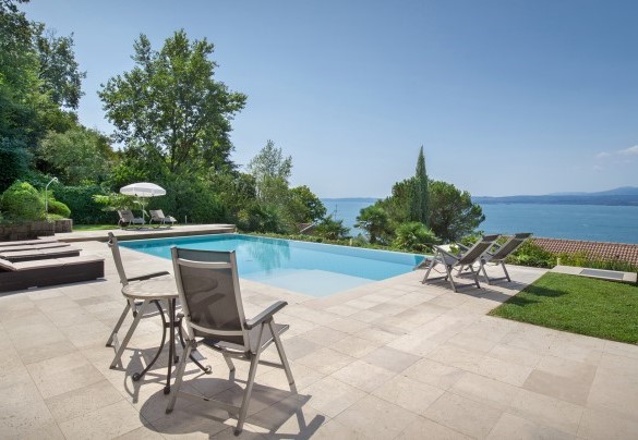 The pool measures 5 x 10 m with the depth 1.40 m - Villa Sybille