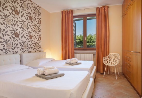 Double room with single beds (3) downstairs - Villa Sybille