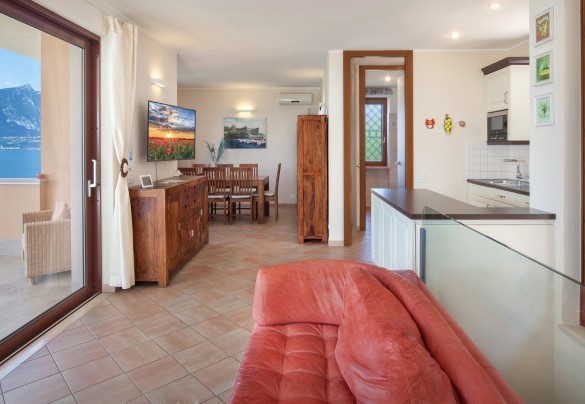 Near the kitchen you find a comfortable table to enjoy dinners even in the inside - Villa Sybille