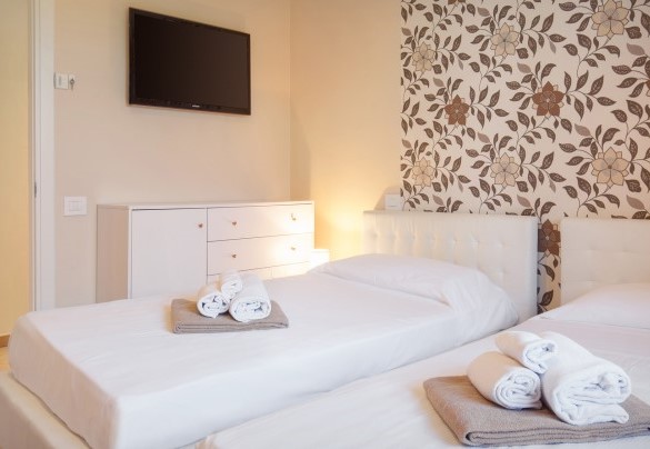 Double room with single beds (3) downstairs - Villa Sybille