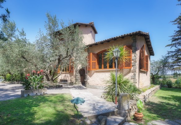 La villa nel verde del suo parco, nel comune di Ciampino - Villa Sylva