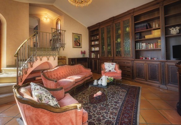 Salotto con tv e divani - Villa Sylva