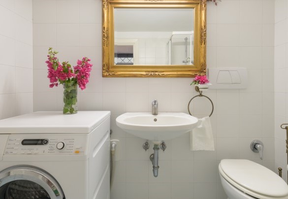 Bagno con doccia n.3 nel piano interrato con accesso da scala esterna - Villa Sylva