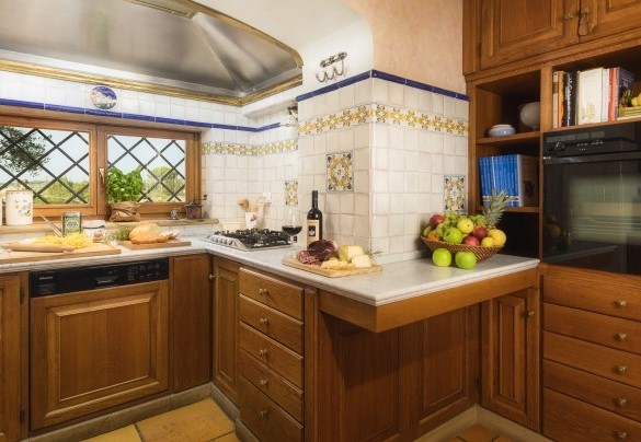 Cucina accanto alla sala da pranzo con uscita indipendente - Villa Sylva