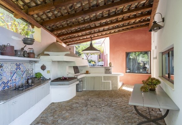 The masonry outdoor kitchen - Villa Talia