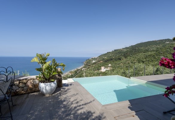 The pool set on the hillside - Villa Talia
