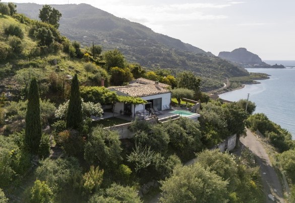 Villa Talia offers the perfect balance between breathtaking sea and mountain views - Villa Talia