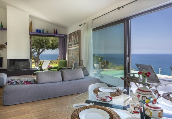 The open space with living and dining area - Villa Talia