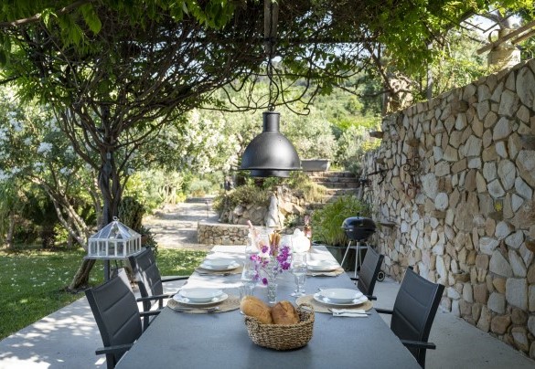 The outdoor dining area with a table for ten - Villa Talia