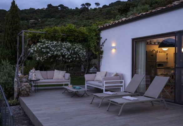 The outdoor living area - Villa Talia