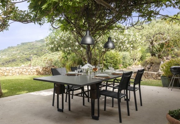 The outdoor dining table - Villa Talia