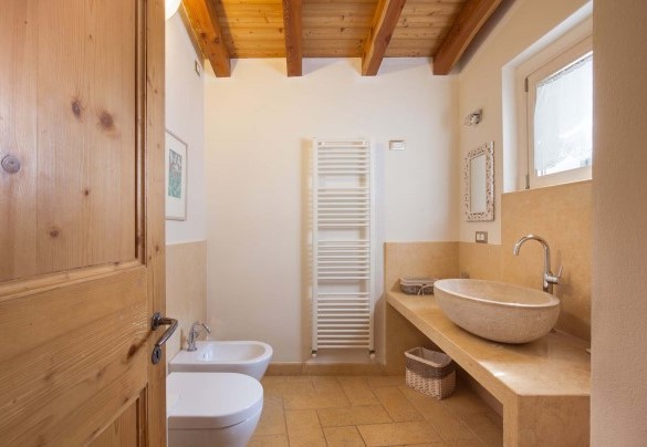 Bagno di servizio al piano terra - Villa Tenuta Campetti