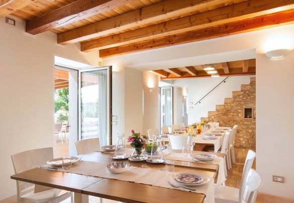 Sala da pranzo al piano terra con accesso sulla terrazza - Villa Tenuta Campetti