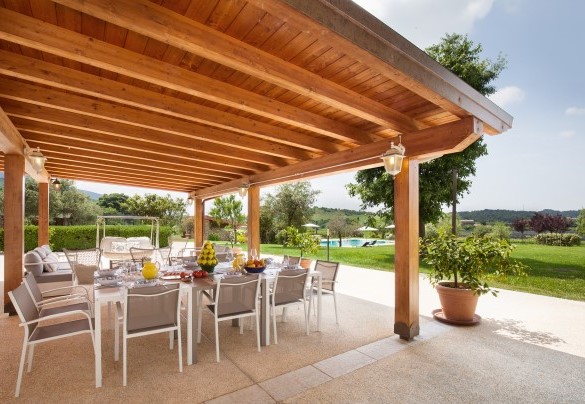 Il gazebo con tavolo da pranzo - Villa Tenuta Campetti