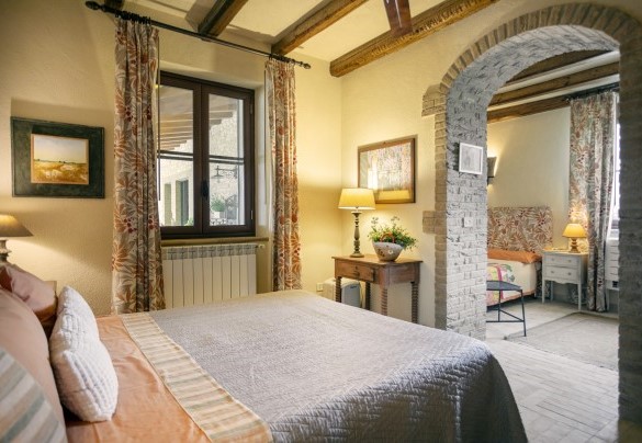 La camera matrimoniale e il letto singolo nel mini appartamento - Villa Terra del Sole