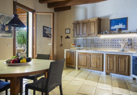 La cucina con uscita diretta all'esterno - Villa Terra del Sole