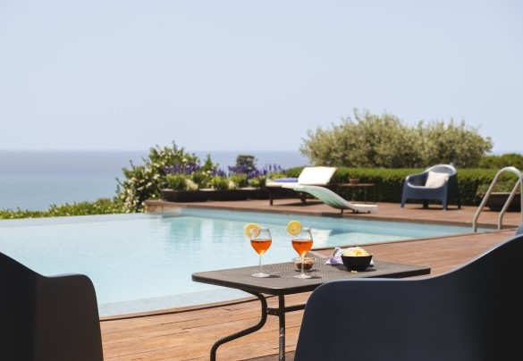   La piscina a sfioro  - Villa Terra del Sole