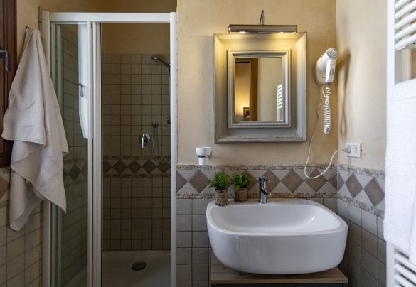 Il bagno con doccia en-suite n.1 - Villa Terra del Sole