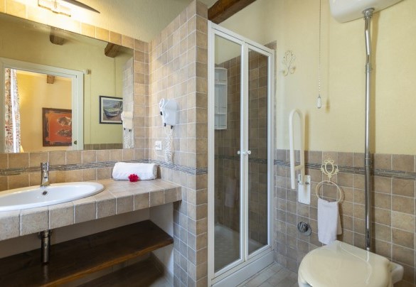 Il bagno con doccia nel mini appartamento - Villa Terra del Sole