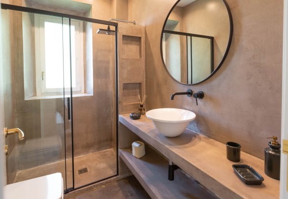 The ensuite bathroom n. 4 with shower on the ground floor of the main house – Villa Terre Normanne