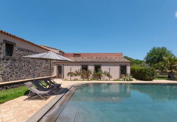 The unusual lining of the pool is in lava stone – Villa Terre Normanne