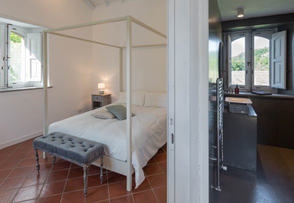 Il bagno n. 7 con doccia nell’annesso 2 – Villa Terre Normanne