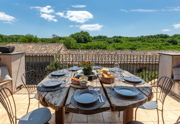 The outdoor eating space in the main house – Villa Terre Normanne