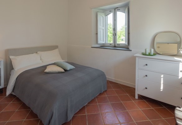 La camera n. 8 con letto da 1,40m nell’annesso 2 – Villa Terre Normanne