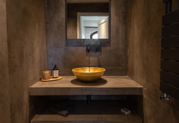 The guest bathroom in the main house – Villa Terre Normanne