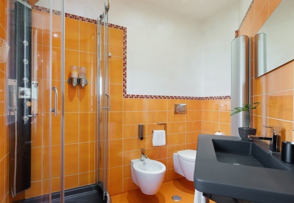 Bathroom with shower n.2 on the second floor – Villa Tiberio