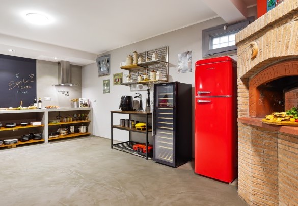 Second kitchen, equipped and furnished with a wood-burning oven in the basement – Villa Tiberio