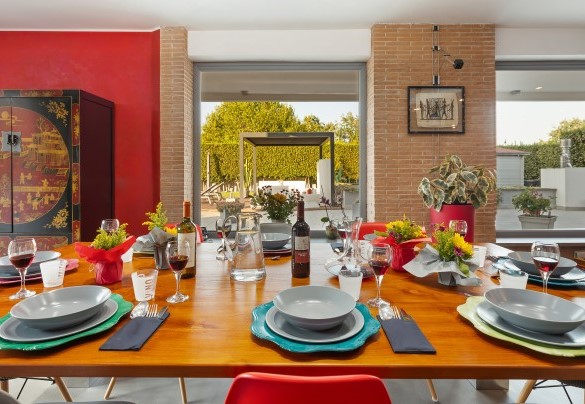 Dining area with large windows overlooking the garden – Villa Tiberio