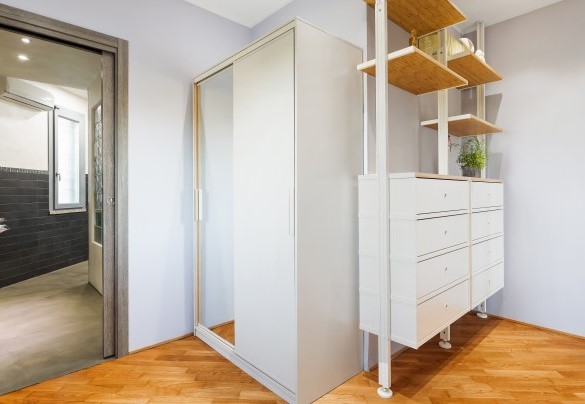 Double bedroom n.1 with wardrobe corner and ensuite bathroom on the first floor – Villa Tiberio