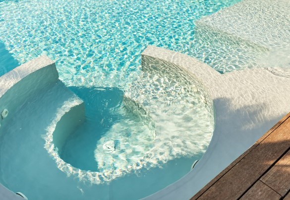 The swimming pool is equipped with hydromassage with sitting – Villa Tiberio